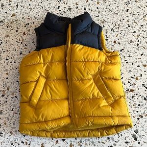 NWOT Old Navy Boys Yellow Puffer Vest Coat Size 12-18 months
